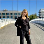 Cela fait 4 ans que je donne des cours particuliers à des élèves en difficultés et que je les prépare au brevet et au bac